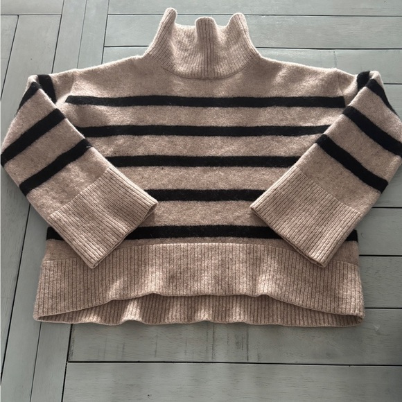 the RESET | R Label Magic Mock Neck Sweater Tan Black - Picture 1 of 7